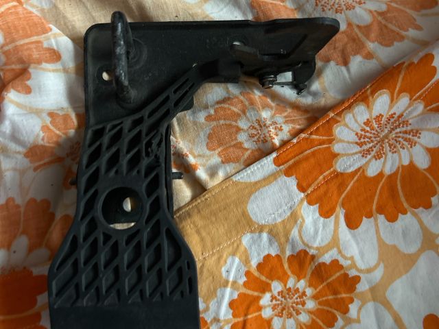 bontott AUDI A3 Motorháztető Biztonsági Kampó