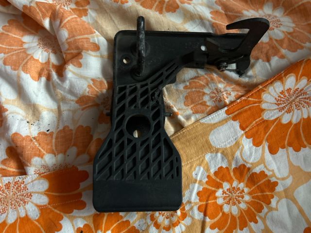 bontott AUDI A3 Motorháztető Biztonsági Kampó