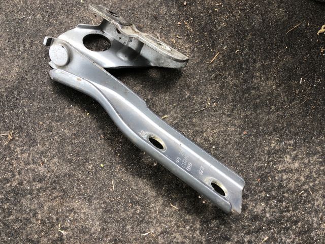 bontott AUDI A3 Motorháztető Jobb Zsanér