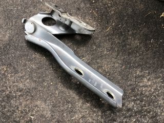 bontott AUDI A3 Motorháztető Jobb Zsanér