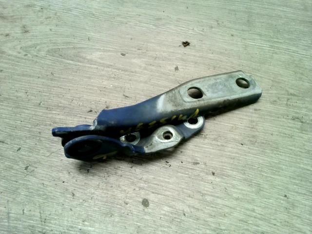 bontott AUDI A3 Motorháztető Jobb Zsanér