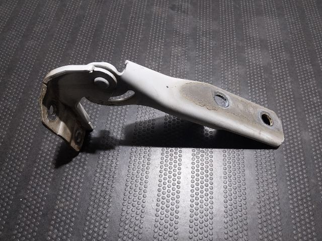 bontott AUDI A3 Motorháztető Jobb Zsanér