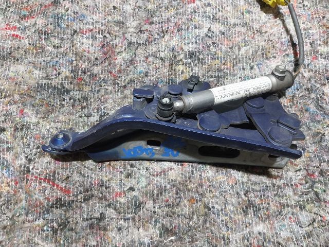 bontott AUDI A3 Motorháztető Jobb Zsanér