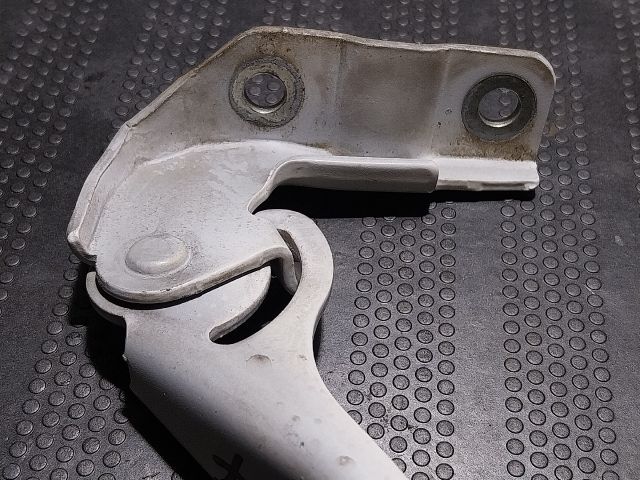 bontott AUDI A3 Motorháztető Jobb Zsanér