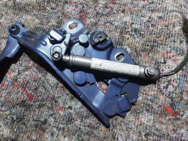 bontott AUDI A3 Motorháztető Jobb Zsanér