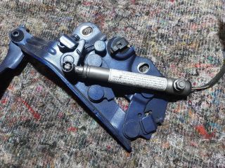 bontott AUDI A3 Motorháztető Jobb Zsanér