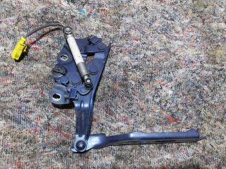 bontott AUDI A3 Motorháztető Jobb Zsanér