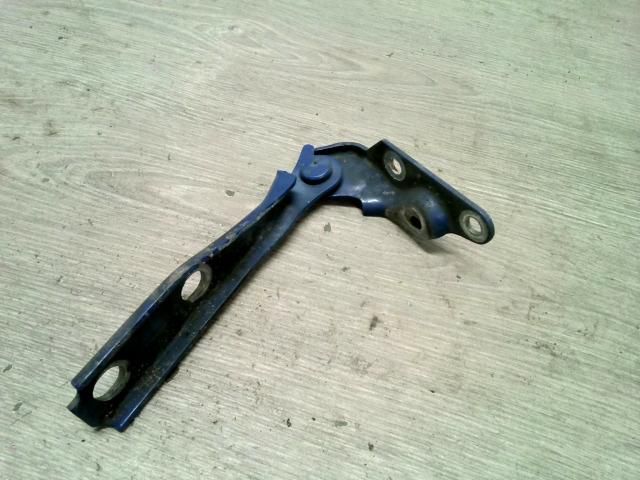 bontott AUDI A3 Motorháztető Jobb Zsanér