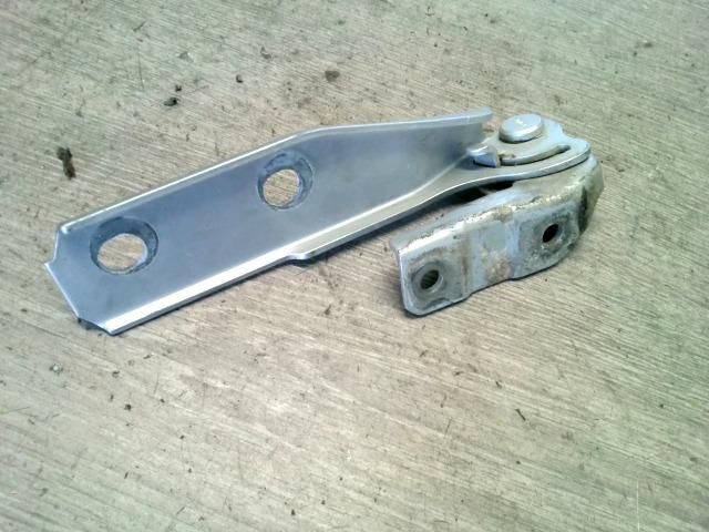 bontott AUDI A3 Motorháztető Jobb Zsanér