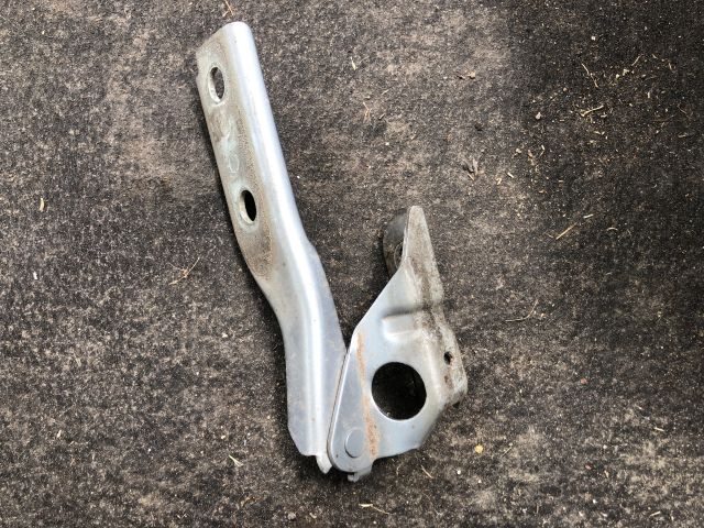 bontott AUDI A3 Motorháztető Jobb Zsanér