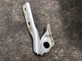 bontott AUDI A3 Motorháztető Jobb Zsanér