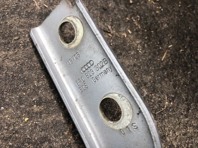 bontott AUDI A3 Motorháztető Jobb Zsanér