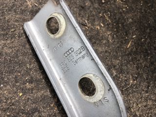 bontott AUDI A3 Motorháztető Jobb Zsanér