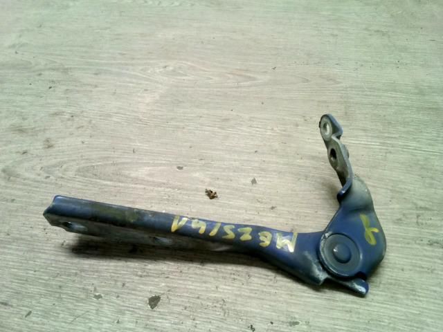 bontott AUDI A3 Motorháztető Jobb Zsanér