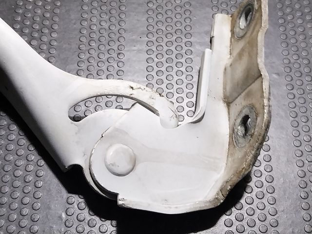 bontott AUDI A3 Motorháztető Jobb Zsanér