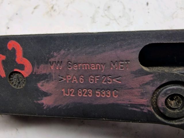 bontott AUDI A3 Motorháztető Nyitó Kar / Gomb