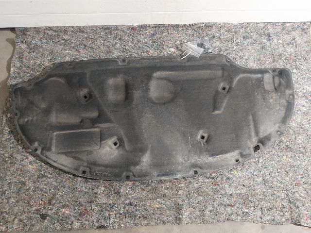 bontott AUDI A3 Motorháztető Szigetelés