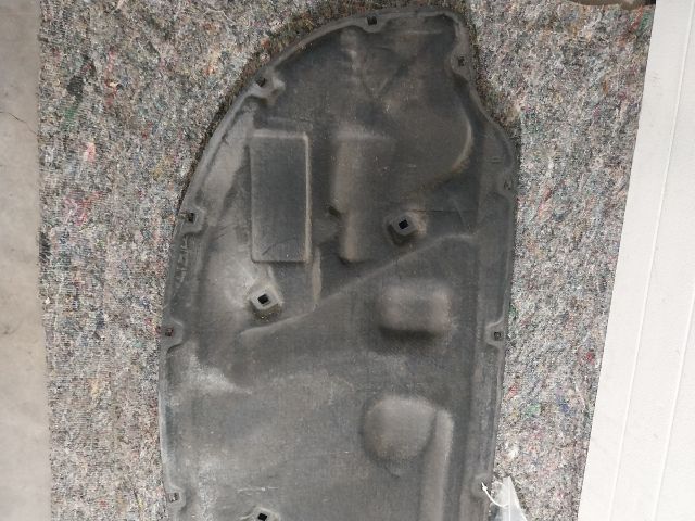 bontott AUDI A3 Motorháztető Szigetelés