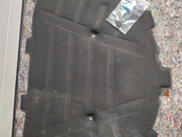 bontott AUDI A3 Motorháztető Szigetelés