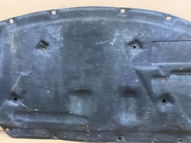 bontott AUDI A3 Motorháztető Szigetelés