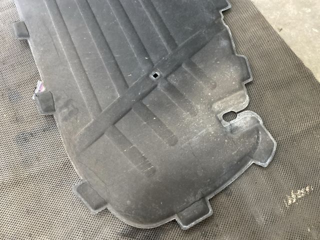 bontott AUDI A3 Motorháztető Szigetelés