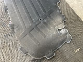 bontott AUDI A3 Motorháztető Szigetelés