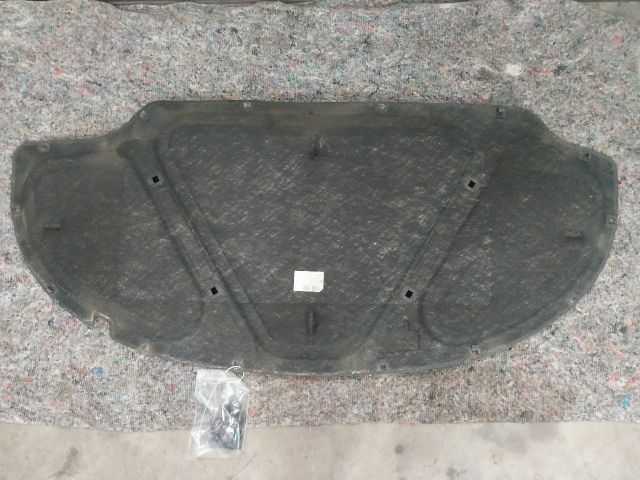 bontott AUDI A3 Motorháztető Szigetelés