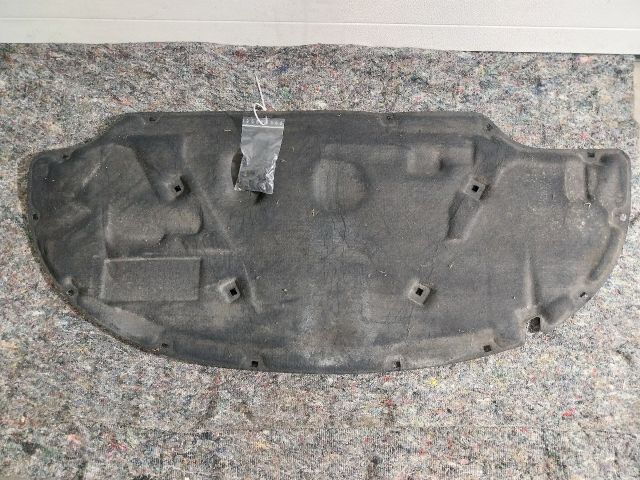 bontott AUDI A3 Motorháztető Szigetelés