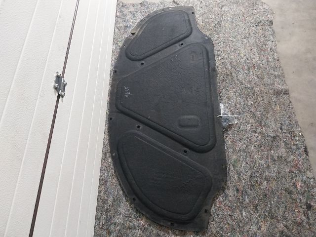 bontott AUDI A3 Motorháztető Szigetelés