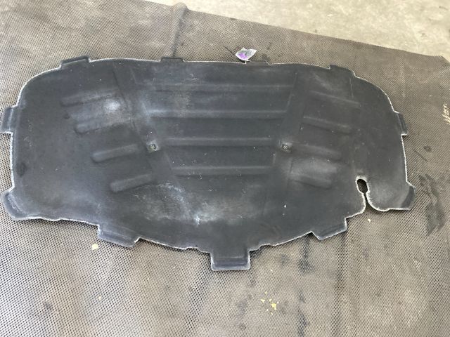 bontott AUDI A3 Motorháztető Szigetelés