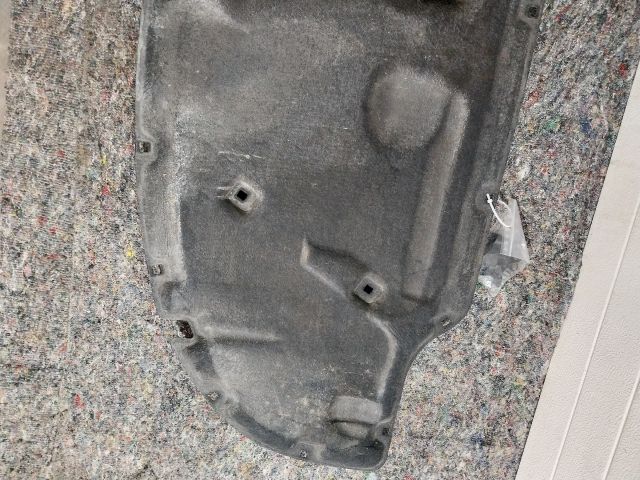 bontott AUDI A3 Motorháztető Szigetelés