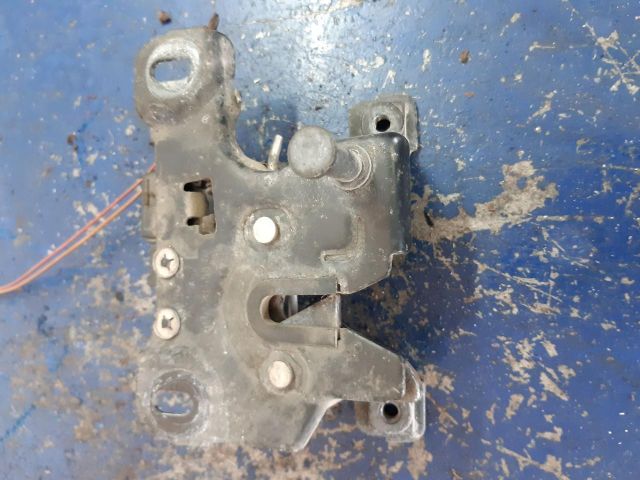 bontott AUDI A3 Motorháztető Zárszerkezet