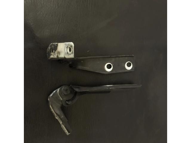 bontott AUDI A3 Motorháztető Zsanér Pár