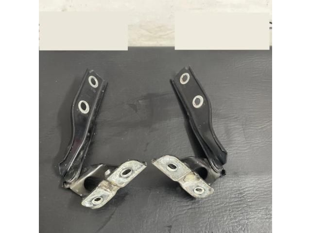 bontott AUDI A3 Motorháztető Zsanér Pár