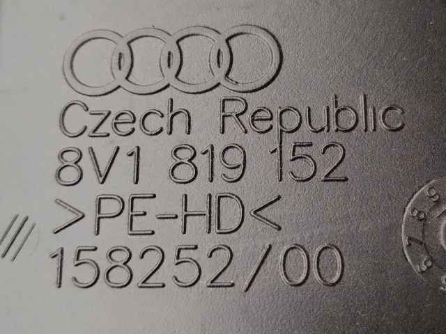 bontott AUDI A3 Műszerfal alatti Műanyag Elem