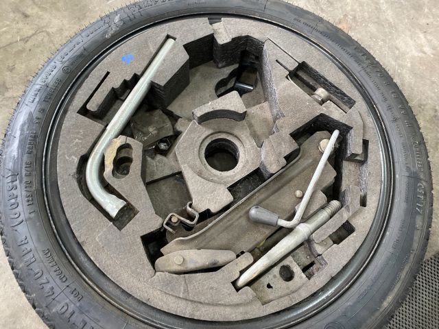 bontott AUDI A3 Pótkerék Szerszámtartó