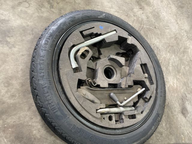 bontott AUDI A3 Pótkerék Szerszámtartó