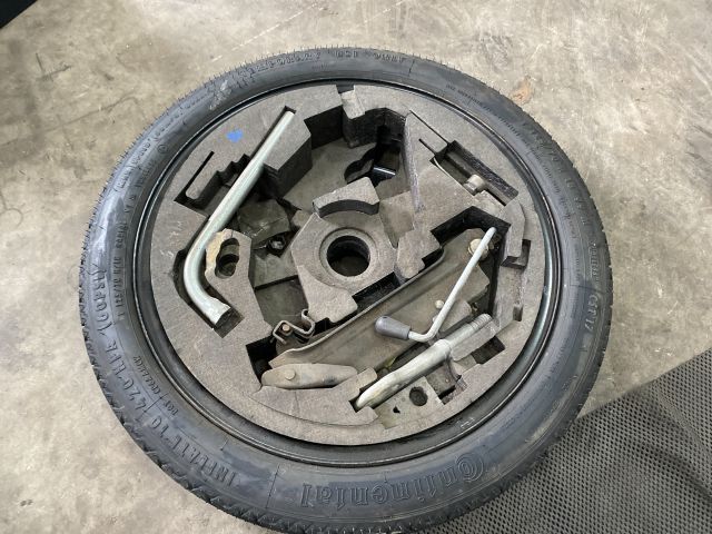 bontott AUDI A3 Pótkerék Szerszámtartó