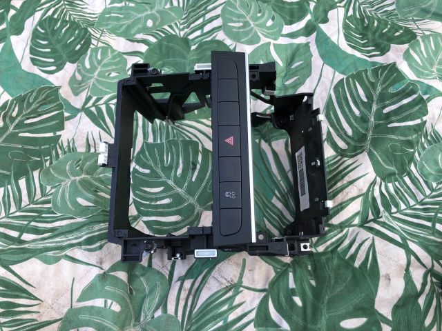 bontott AUDI A3 Rádió / CD Keret