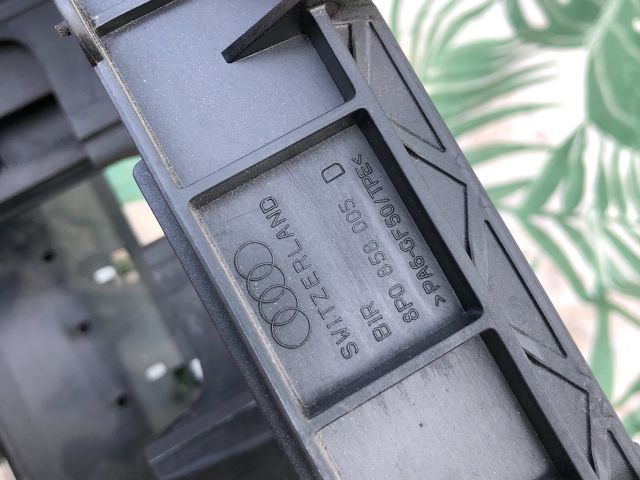 bontott AUDI A3 Rádió / CD Keret