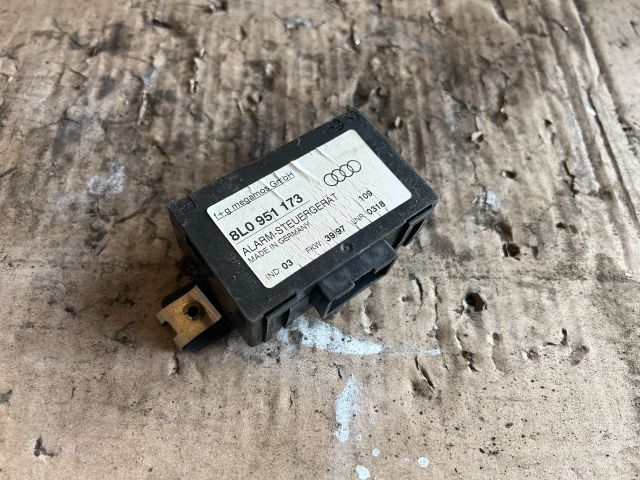 bontott AUDI A3 Riasztó Központ