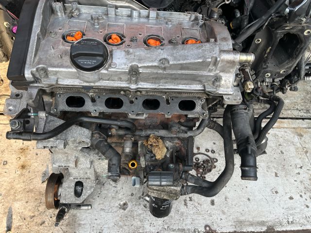 bontott AUDI A3 Motor (Fűzött blokk hengerfejjel)