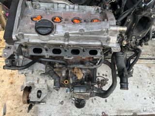 bontott AUDI A3 Motor (Fűzött blokk hengerfejjel)