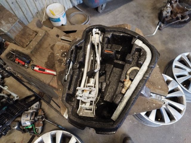 bontott AUDI A3 Szerszámkészlet