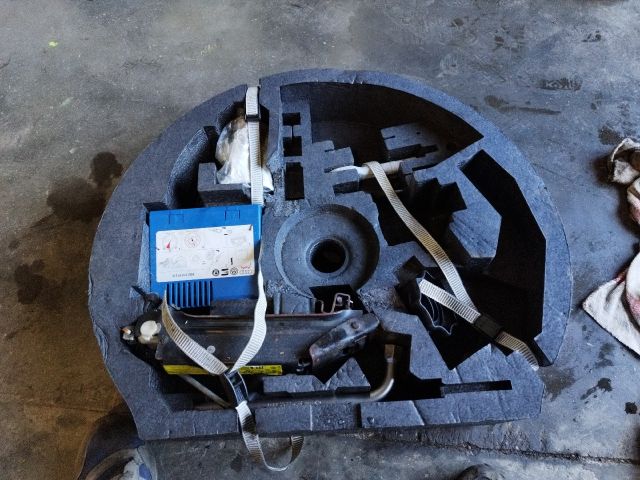 bontott AUDI A3 Szerszámkészlet