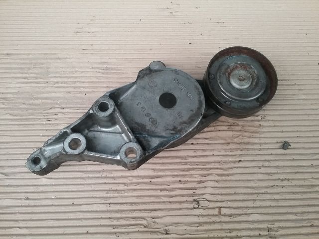 bontott AUDI A3 Szíjfeszítő Görgő