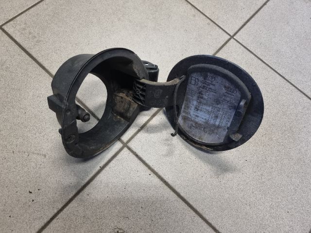 bontott AUDI A3 Tankajtó