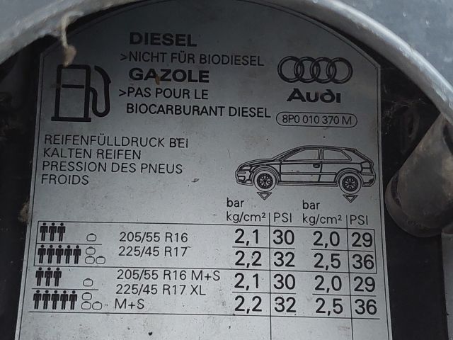 bontott AUDI A3 Tankajtó