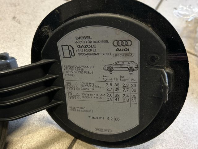 bontott AUDI A3 Tankajtó