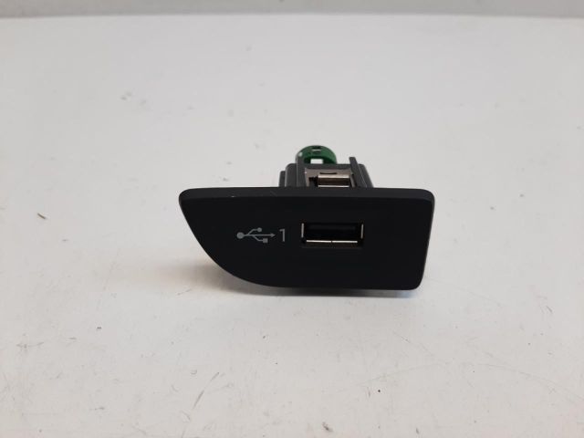 bontott AUDI A3 USB Aljzat